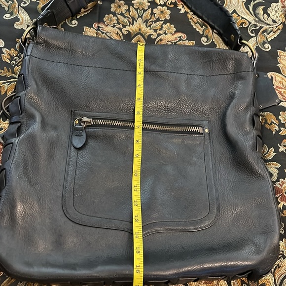 Like new Adjustable  strap navy coach bag adjust to fit excellent condition - Picture 7 of 9